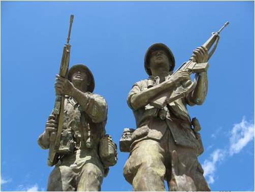 Tuong dai chien si Viet-My Houston ( nhin dang truoc)