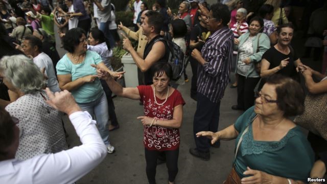 Con_nguoi_song_lau_hon