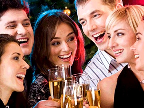 Rượu là một thức uống kích thích thần kinh có chứa Ethanon, một chất gây mất nước nhanh cho cơ thể. Khi cơ thể bị mất nước nhanh chóng, con người dễ dàng rơi vào trạng thái đau đầu. Vậy làm sao để hết đau đầu sau khi uống rượu?